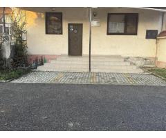 BRASADAS vinde ap Titulescu 100 mp + curte privată birou