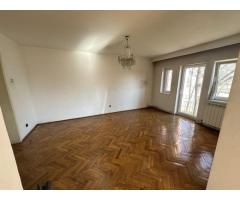 BRASADAS vinde ap 5 cam CARAMIDA etaj 1 zona Lic. ECONOMIC.