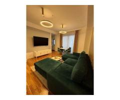 Apt 2 cam Victoriei, design interbelic şi finisaje de lux.