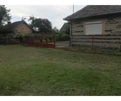 Ag BRASADAS vinde casa LOCUIBILA 3 cam teren 5.000 mp HOREA.