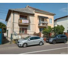 Ag BRASADAS vinde apt 3 camere la casa cu teren Axente Sever