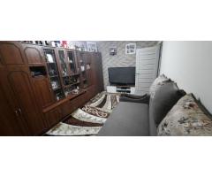 Ag BRASADAS vinde apt 3 camere Carpati 1 PARTER.