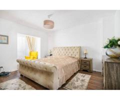 Vand apartament 5 camere ,200mp ,parter + curte proprie 150 mp - Imagine 3