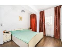 Vand apartament 5 camere ,200mp ,parter + curte proprie 150 mp - Imagine 6
