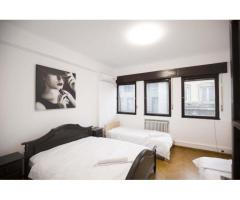 De vanzare Apartament cu 4 camere si dependite-  Ultra central- strada sepcari 9 - Imagine 2