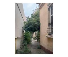 Vând teren + casă zona centrală