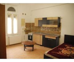 Vand 3 apartamente intr-o vila cu 1 etaj - Imagine 3