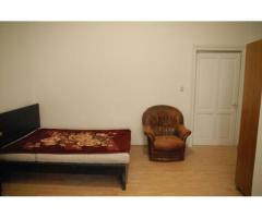 Vand 3 apartamente intr-o vila cu 1 etaj - Imagine 4