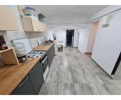 Apartament in vila zona Baicului - Imagine 3