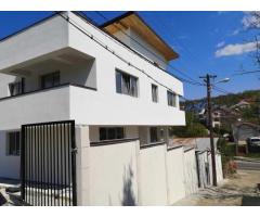 Imobiliare, Vând Apartament Iași 4 camere in vila noua, aproape de UMF