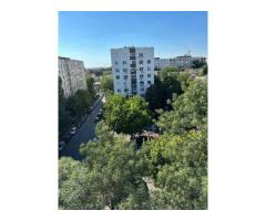 Apt 3cam renovat  69mp, dotat cu  CT, AC , an 1985  etaj 7/8, mobilat