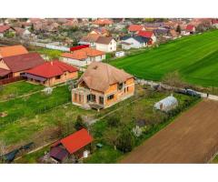 PRET NOU! Casă 6 camere - la roșu - Zimandcuz, Arad – COMISION 0 - Imagine 2