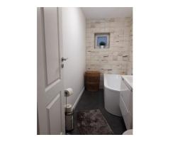 Vand apartament zona Razoare (mobilat, utilat premium) - Imagine 3