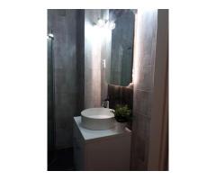 Vand apartament zona Razoare (mobilat, utilat premium) - Imagine 7