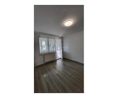 Apartament 3 camere de vânzare - Imagine 2
