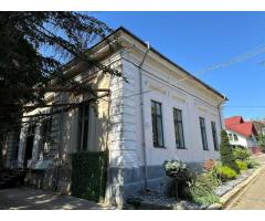 Persoana fizica !! vand casa Centru  !! 1160 Mp !! rate !!