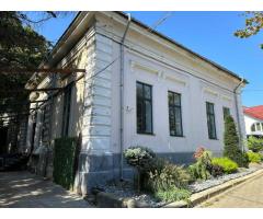 Persoana fizica !! vand casa Centru  !! 1160 Mp !! rate !! - Imagine 5