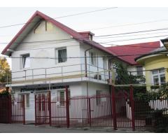 Casa situata in centru, in fata Lic. Economic nr. 1 - Imagine 3
