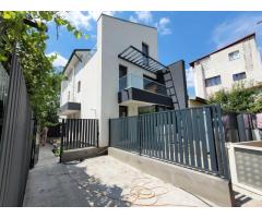 Casa 3 camere + loc de parcare de vanzare