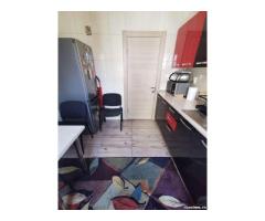 Proprietar , vand apartament , 4 camere cu centrala termica , boxa si loc parcare adp
