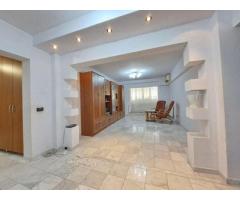 Vand Apartament spatios cu 4 camere de vanzare pe Bdul Decebal - Imagine 2