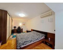 Vand Apartament spatios cu 4 camere de vanzare pe Bdul Decebal - Imagine 4
