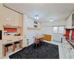 Vand Apartament spatios cu 4 camere de vanzare pe Bdul Decebal - Imagine 5