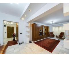 Vand Apartament spatios cu 4 camere de vanzare pe Bdul Decebal - Imagine 9