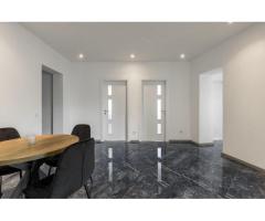 De vanzare apartament stradal Bd. Magheru - Imagine 3