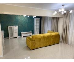 Inchiriez apartament zona Decebal