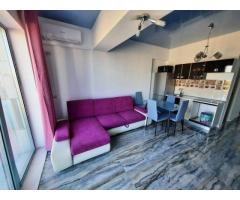 Studio in prima linie 32 mp  Et. 5/6  An 2000  Mamamia Zev Mediteraneo