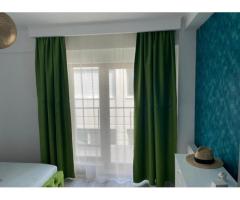 Apartament 2 cam. de vanzare 61mp + terasa 15 mp la 30 m de plaja - Mamaia Nord - Imagine 2