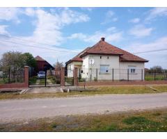 Casa de vanzare sau schimb cu apartament