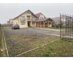 Vand casa cu mansarda
