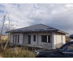 Vand casa cu mandarda in Vetis!