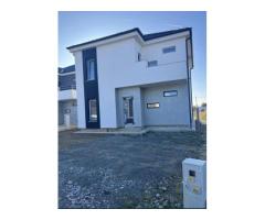 Casa finisata de vanzare, 114,900€, Martinesti