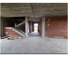 Vand casa in rosu 120mp