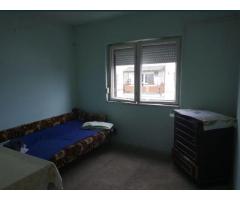 Apartament cu 3 camere de vanzare - Imagine 2