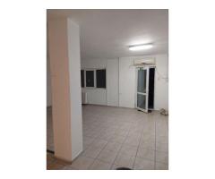 Apartament 3 camere..Pt locuit sau spatiu comercial, sediu, zona Victor