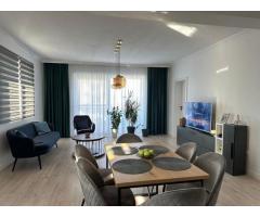 Vând apartament cu trei camere