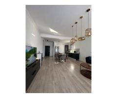 Vând apartament cu trei camere - Imagine 2