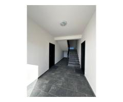 Vând apartament cu trei camere - Imagine 8