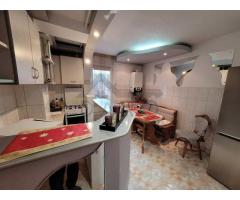 Vand apartament cu 2 camere, etaj 1 pe Bulevardul Pandurilor