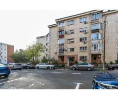 Apartament decomandat, 2 camere, Alfa, la 2 pași de stația de tramvai