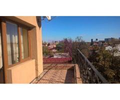 Penthouse cu 3 camere și terasă de 40 mp | Zona 1 Mai – Ion Mihalache