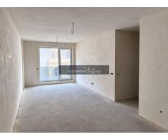 Apartament 3 camere decomandate, 2 băi, etaj intermediar, balcon