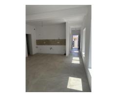 Jumătate de duplex premium, 120 mp utili, teren 256 mp, garaj și 3 dor - Imagine 6