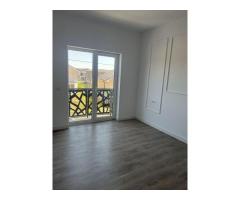 Jumătate de duplex premium, 120 mp utili, teren 256 mp, garaj și 3 dor - Imagine 9