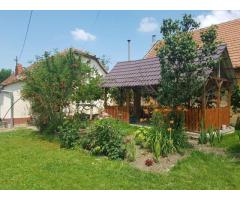 Casă cu 4 camere și teren generos de 2.370 mp – Deta, Strada 1 Mai