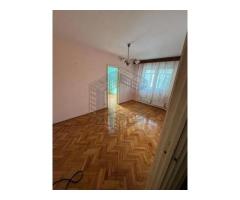 Apartament cu 2 camere, semidecomandat, zona Soarelui